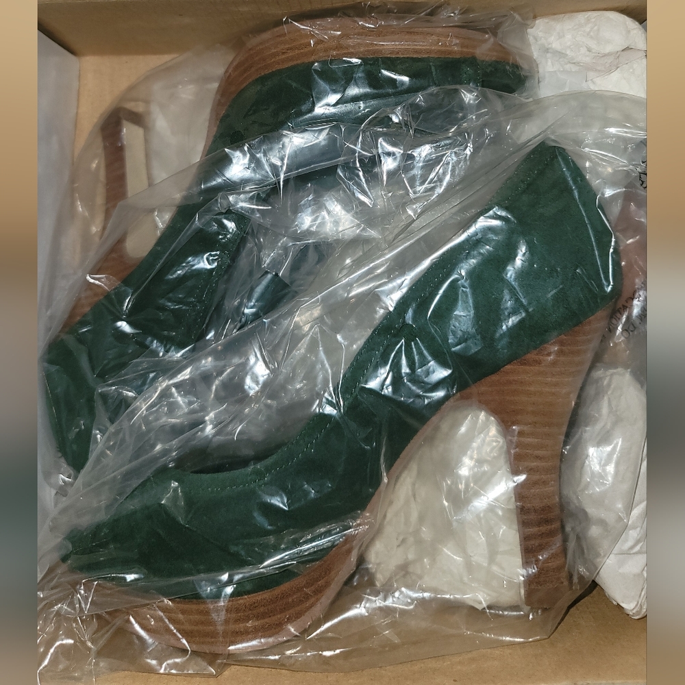 STEVE MADDEN size 7 Green Suede